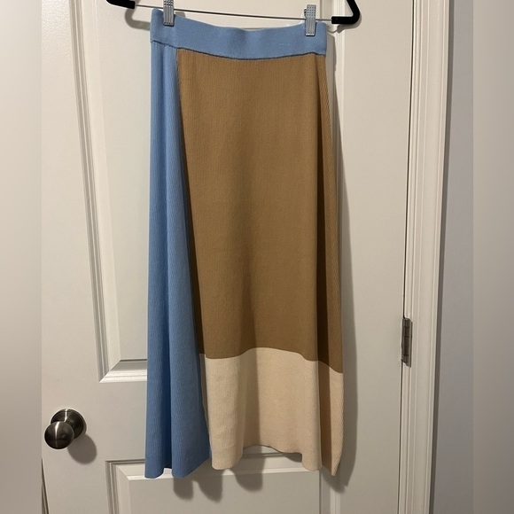 SWEATER and Skirt Set Size XS - Picture 11 of 16